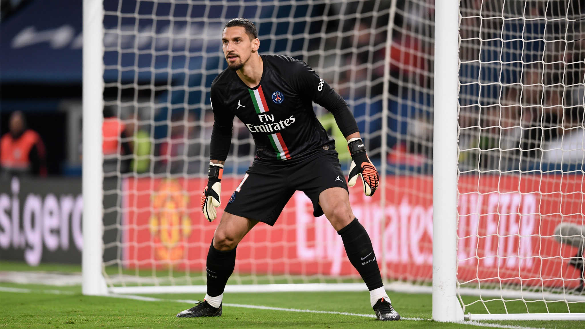 传言曼联与国米关注多纳鲁马,大巴黎已备好替代计划 近年来,转会市场中关于球员的流动频繁引发热议。当谈