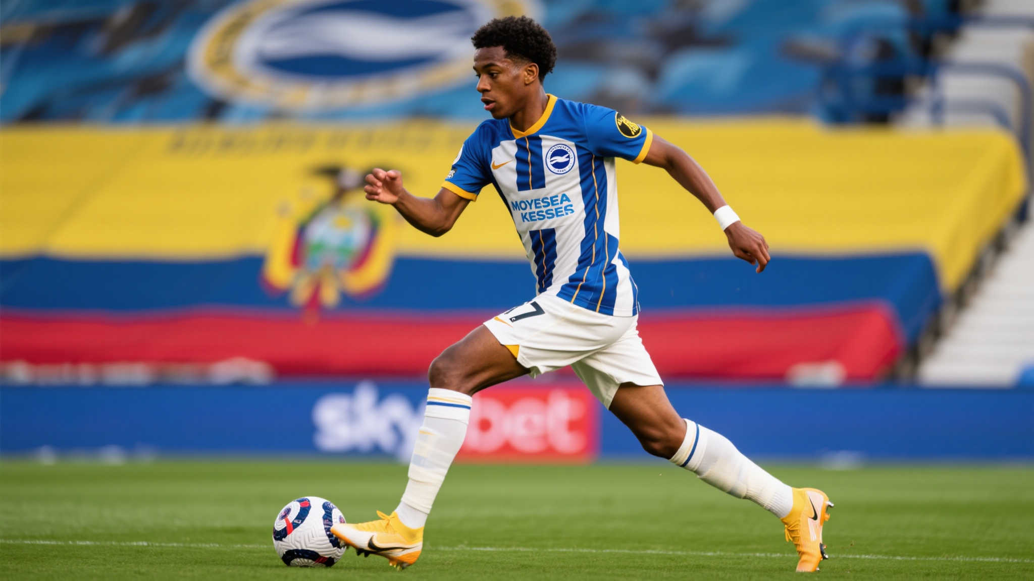 莫伊塞斯·凯塞多出生于厄瓜多尔，自年少时便展现出了